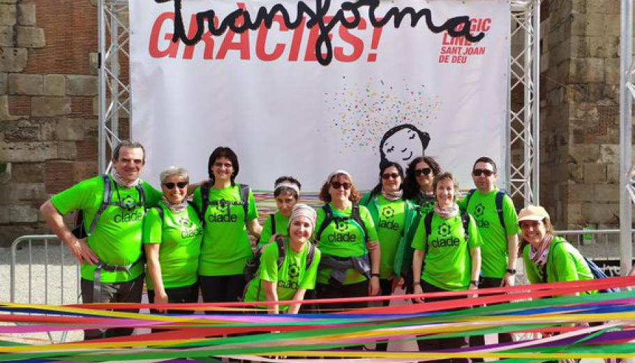 El grupo de personas de la cooperativa Suara que participó en la caminata solidaria