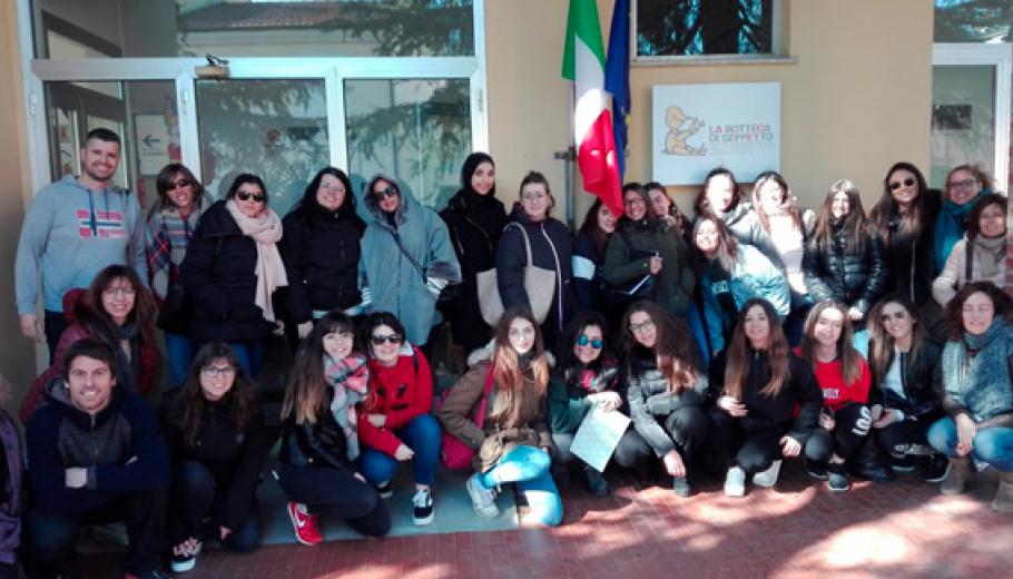Group photo of the students of the Els Picarols de Manlleu school
