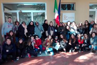 Group photo of the students of the Els Picarols de Manlleu school