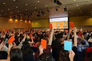 assemblea dones decidint