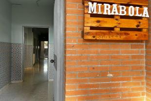 Façana d'entrada centre Mirabolà a sant feliu de Llobregat