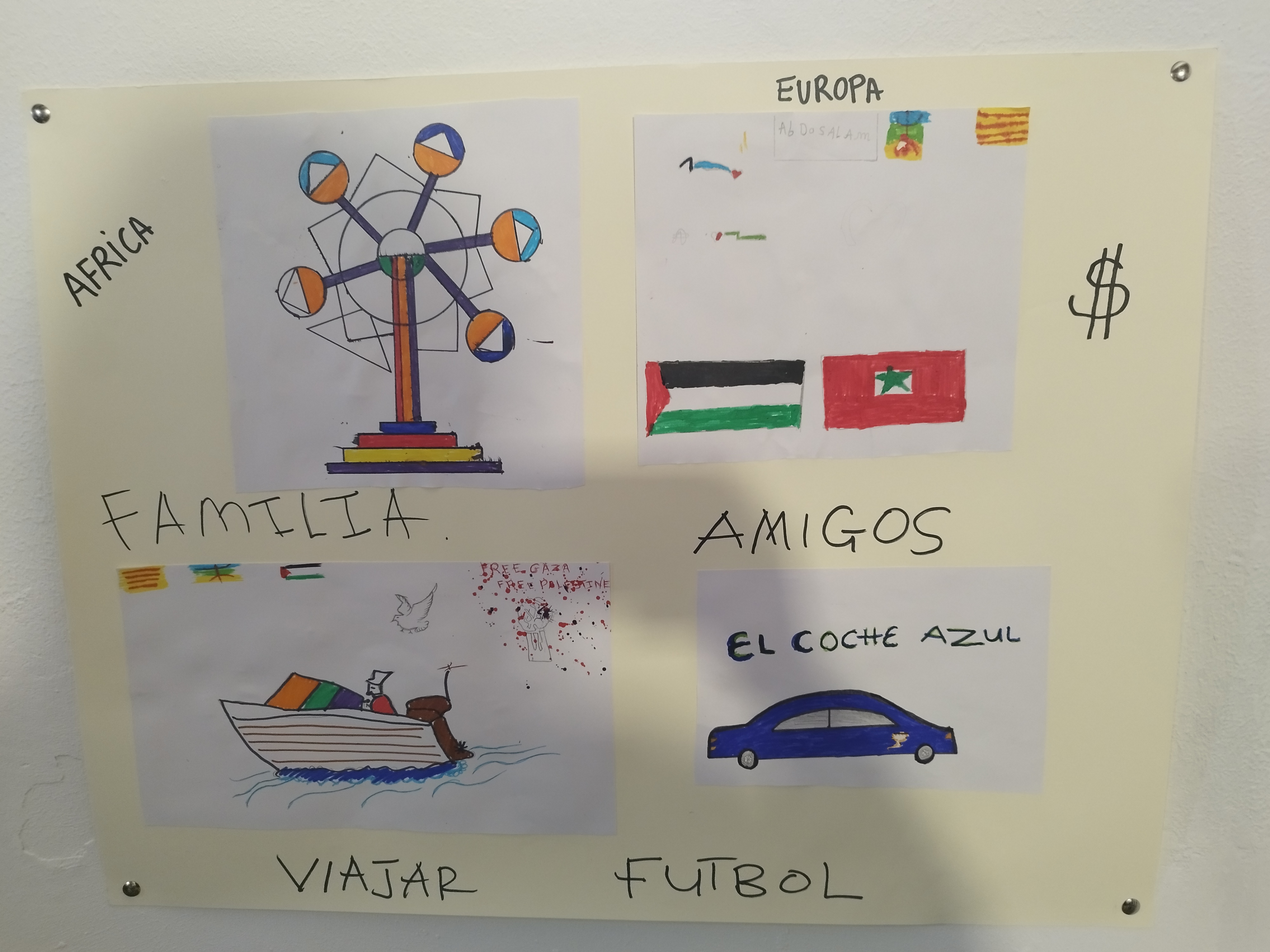 mural collage de fotos i textos